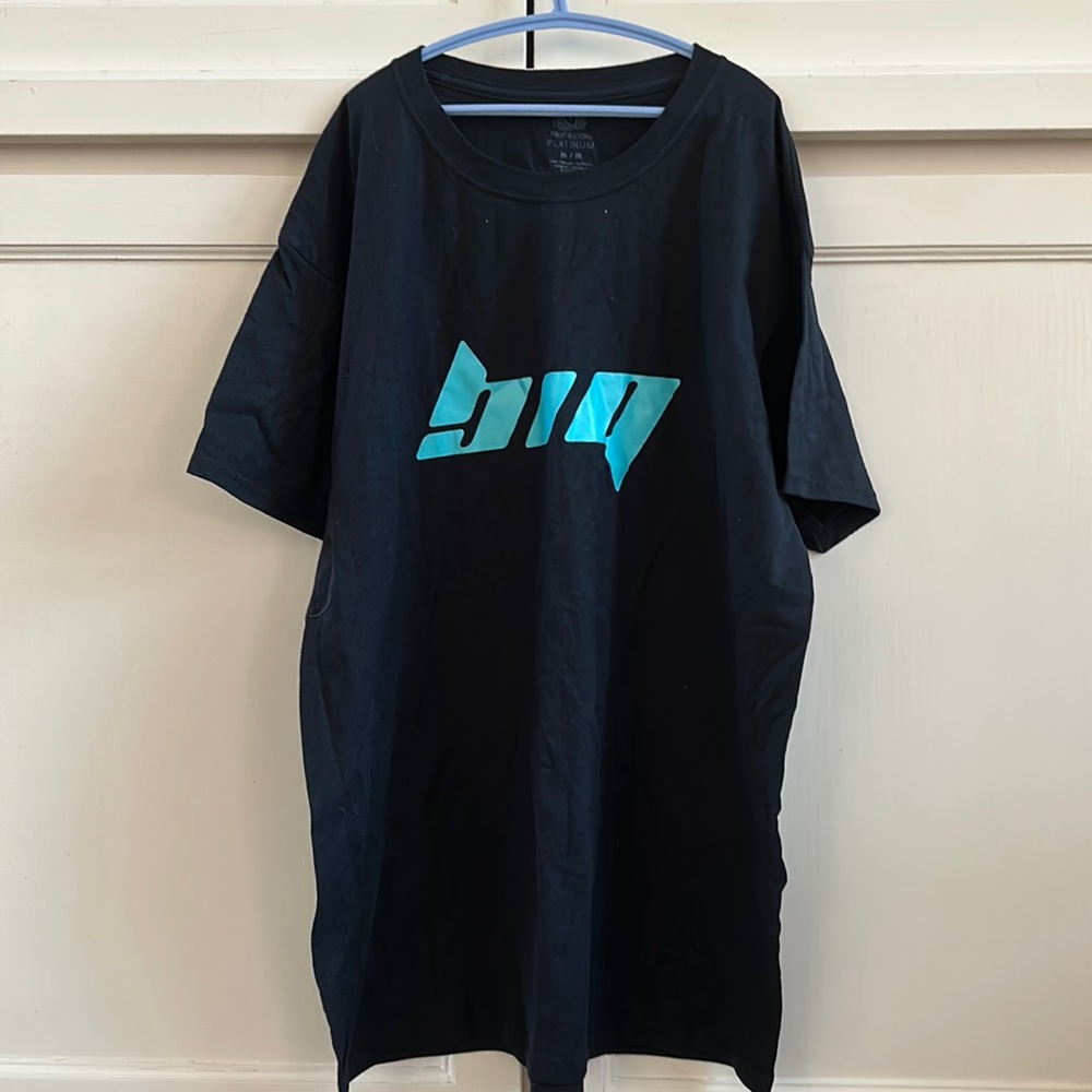 black t shirt
